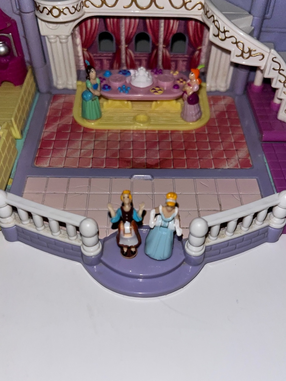 Vintage 1995 Polly Pocket Disney Cinderella's Enchanted Castle with figures - Picture 6 of 15